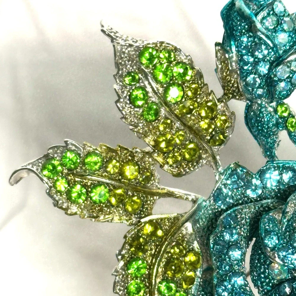 CRYSTAL BROACH Movable Elegant Green and Blue Floral ROSES Brooch gorgeous 9” 3”